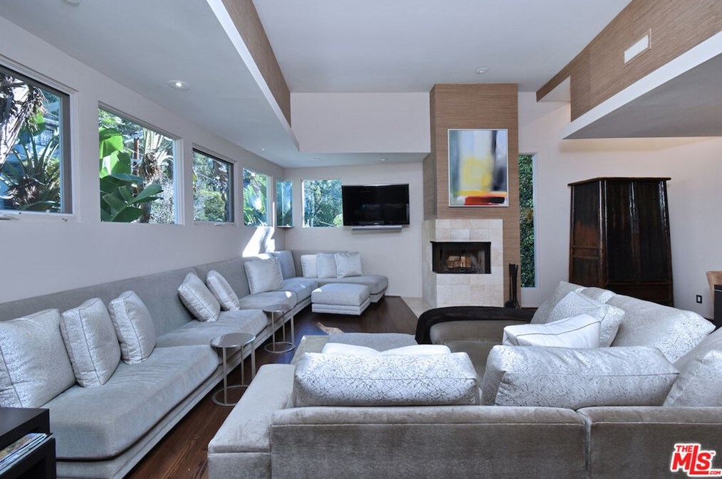 2423 Horse Shoe Canyon Rd, Los Angeles CA  90046-1541 exterior