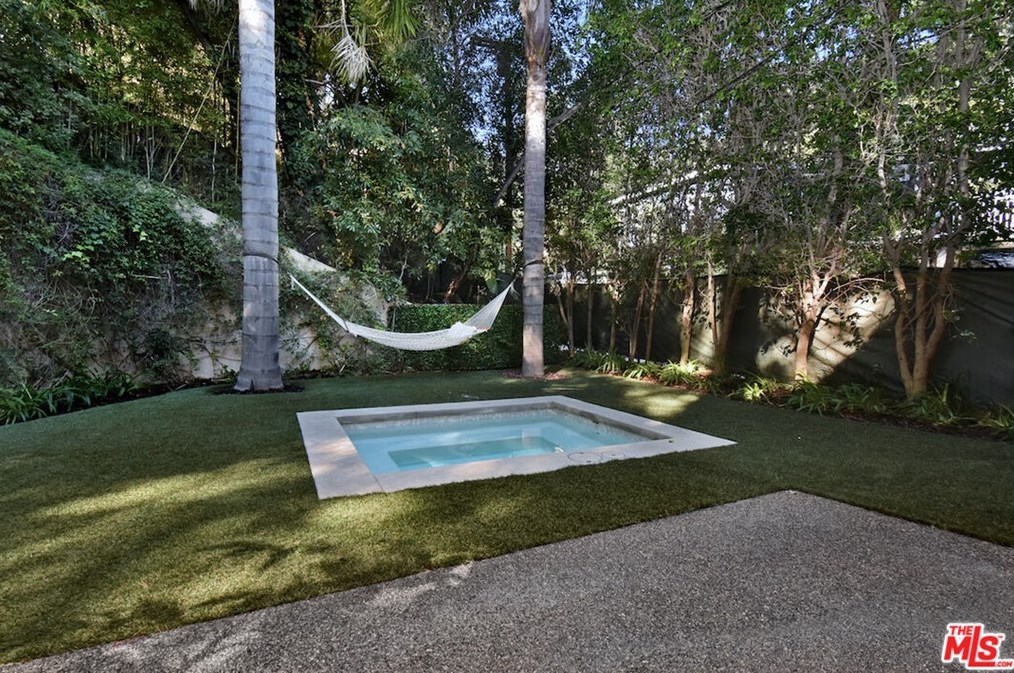 2423 Horse Shoe Canyon Rd, Los Angeles CA  90046-1541 exterior