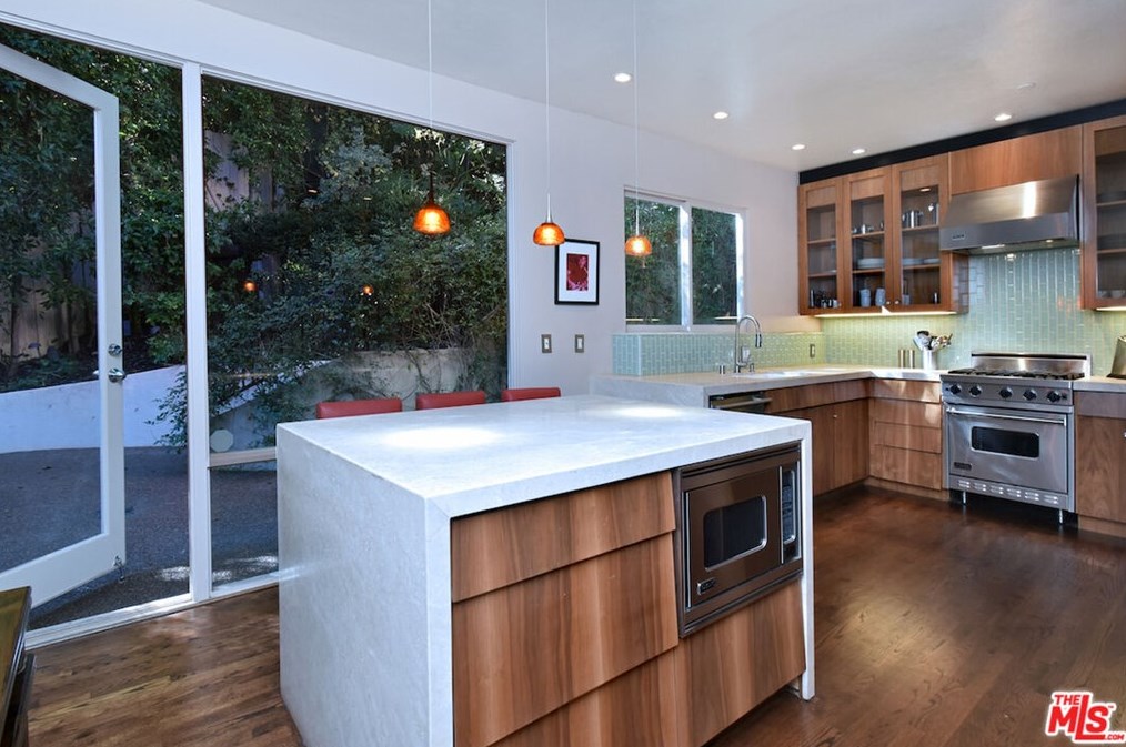 2423 Horse Shoe Canyon Rd, Los Angeles CA  90046-1541 exterior