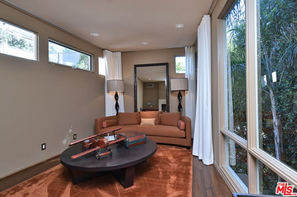 2423 Horse Shoe Canyon Rd, Los Angeles CA  90046-1541 exterior