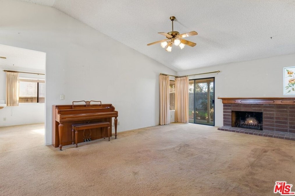 291 Appletree Ave, Camarillo, CA 93012-5192