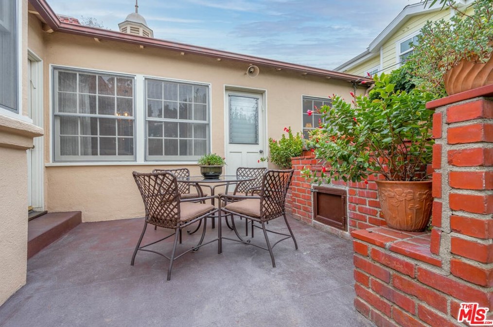 9320 Monte Mar Dr, Los Angeles CA  90035-4229 exterior