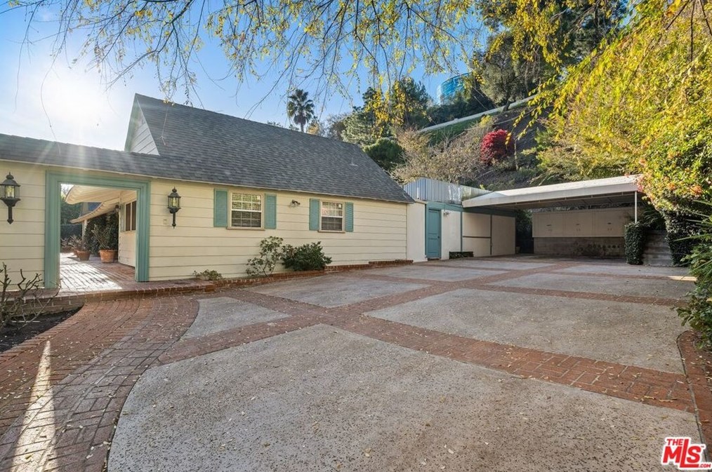 1131 Coldwater Canyon Dr, Beverly Hills, CA 90210