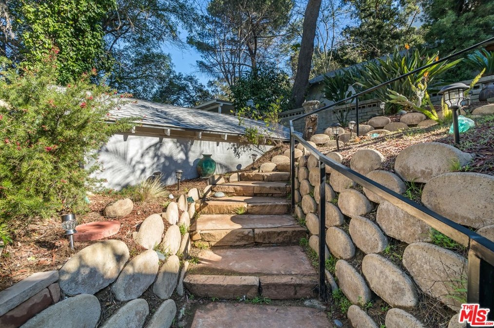 2222 Stanley Hills Dr, Los Angeles, CA 90046-1532
