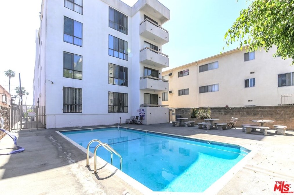 533 St Andrews Pl, Los Angeles CA  90004-2511 exterior