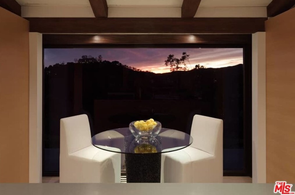 1888 Mango Way, Los Angeles CA  90049-2204 exterior