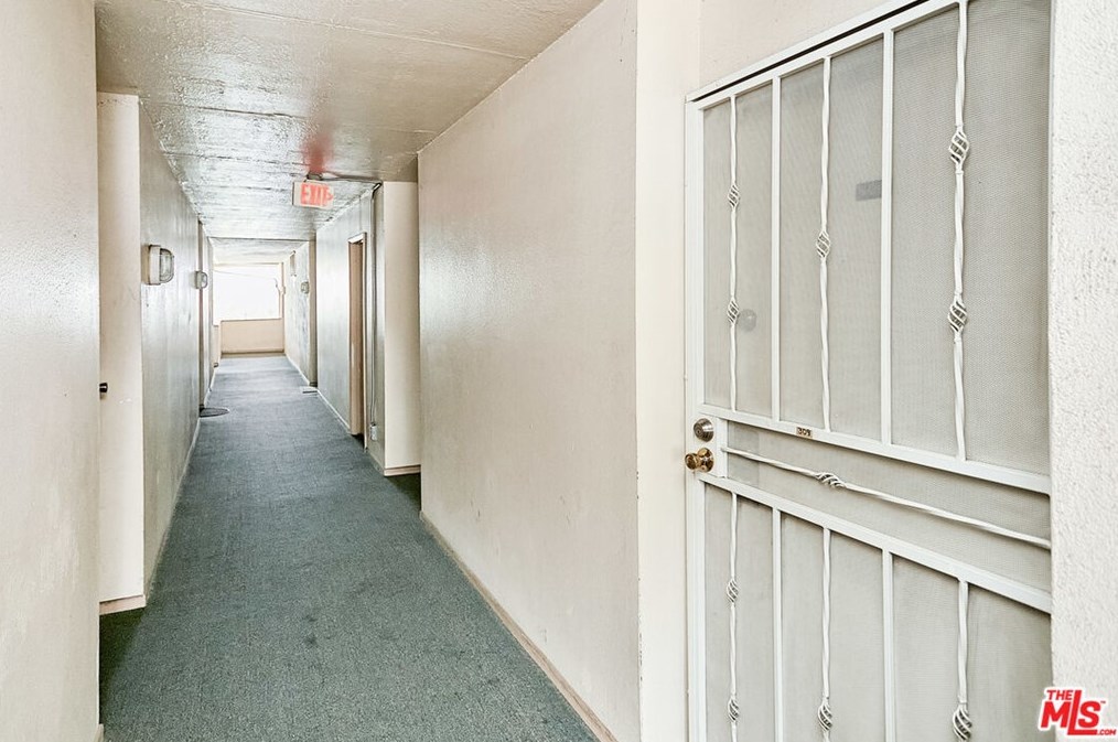 210 La Fayette Park Pl, Los Angeles CA  90057-1339 exterior