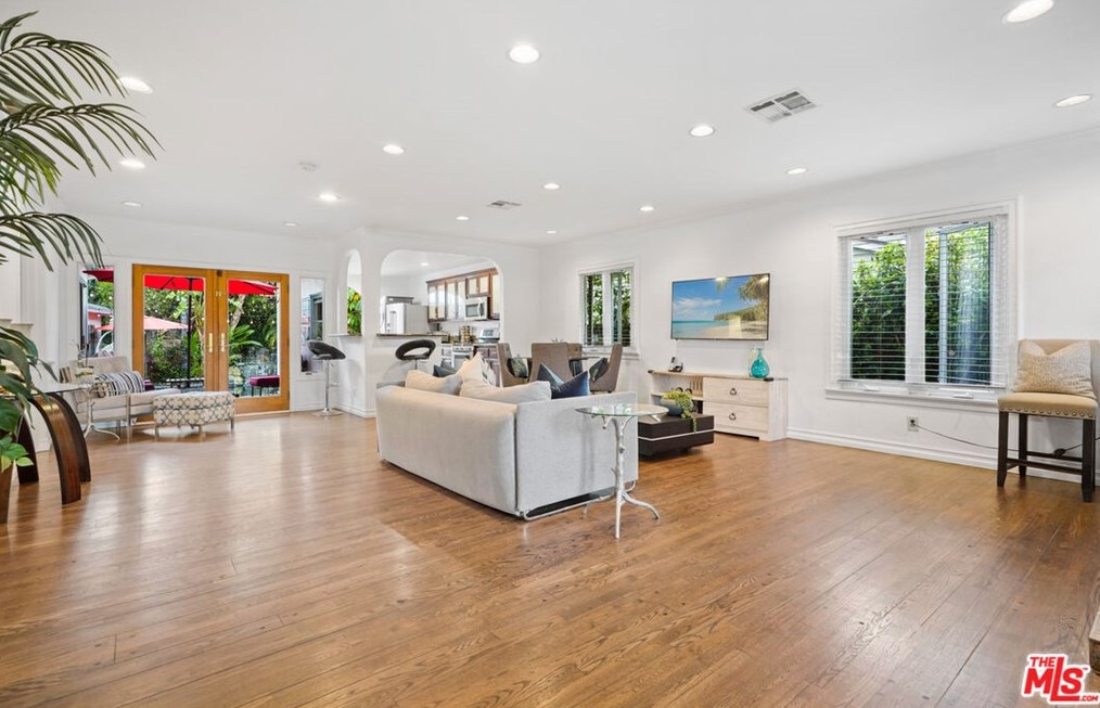5362 Yolanda Ave, Los Angeles CA  91356-3322 exterior