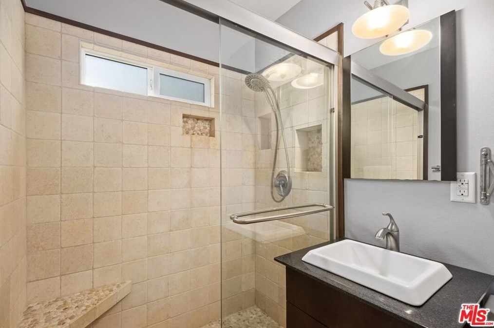 17807 Arminta St, Los Angeles CA  91335-2204 exterior