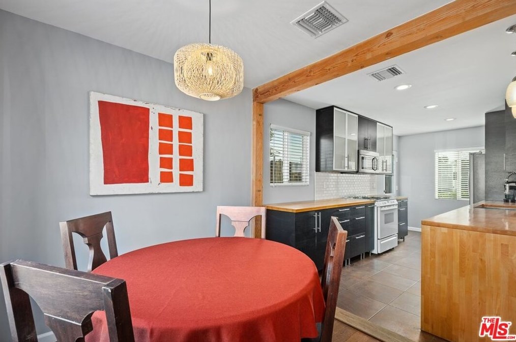 17807 Arminta St, Los Angeles CA  91335-2204 exterior