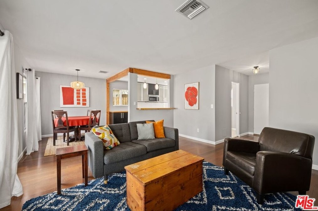 17807 Arminta St, Los Angeles CA  91335-2204 exterior