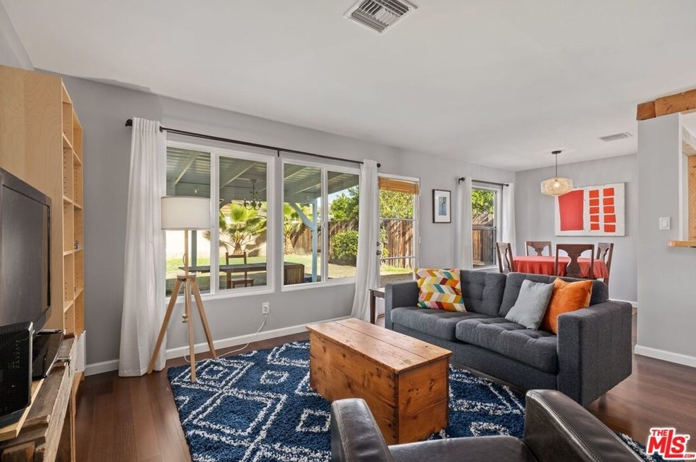 17807 Arminta St, Los Angeles, CA 91335-2204