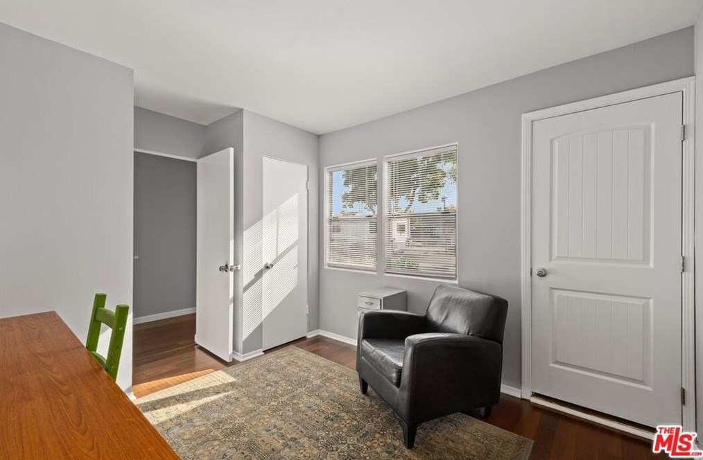 17807 Arminta St, Los Angeles CA  91335-2204 exterior