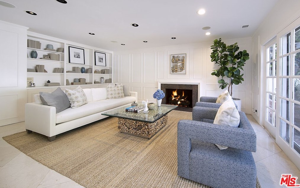 31 Oakmont Dr, Los Angeles CA  90049-1901 exterior
