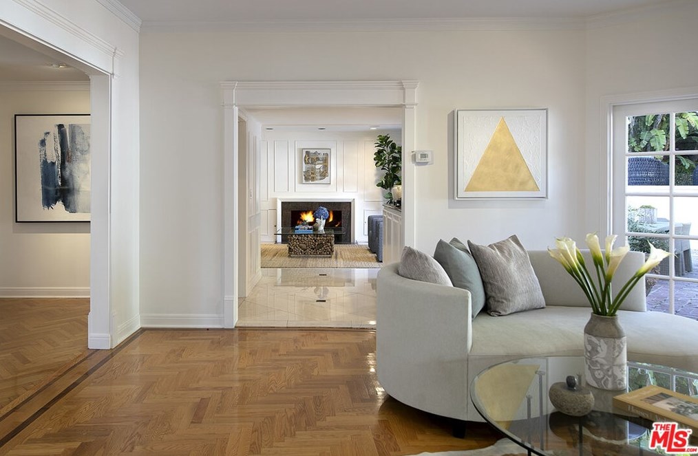 31 Oakmont Dr, Los Angeles CA  90049-1901 exterior