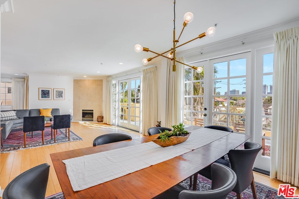 10555 Ashton Ave, Los Angeles, CA 90024-5196