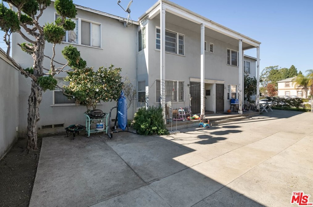 12320 Washington Pl, Los Angeles, CA 90066-4965