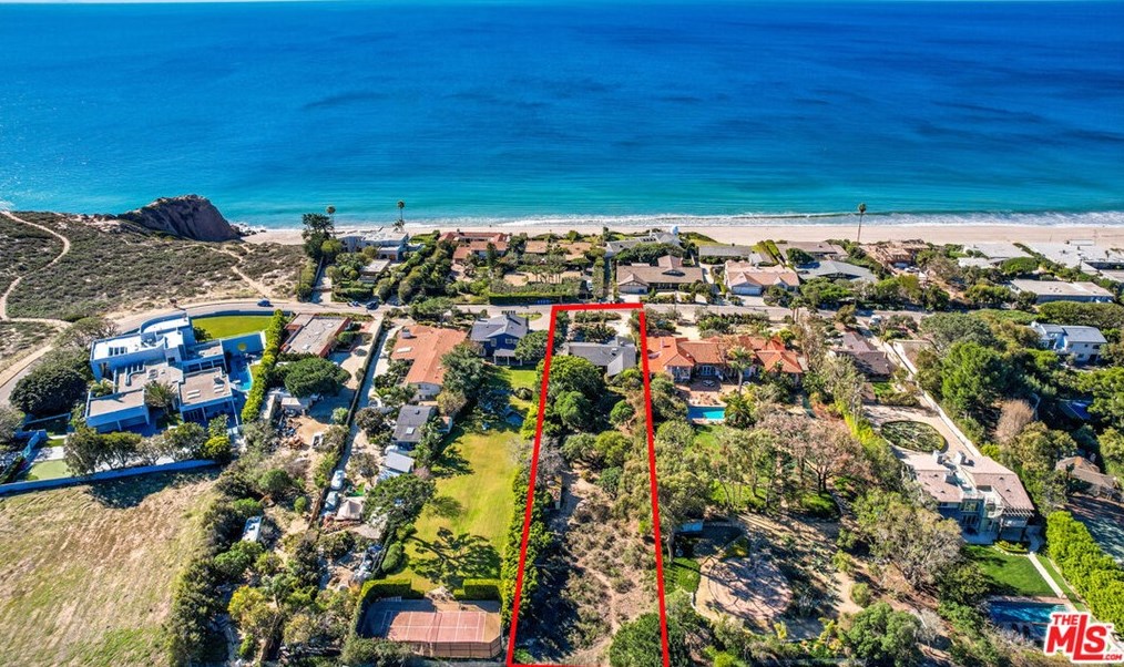 7352 Birdview Ave, Malibu CA  90265-4113 exterior