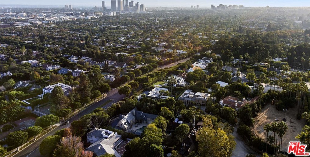 9255 Doheny Rd, Los Angeles CA  90069-3200 exterior