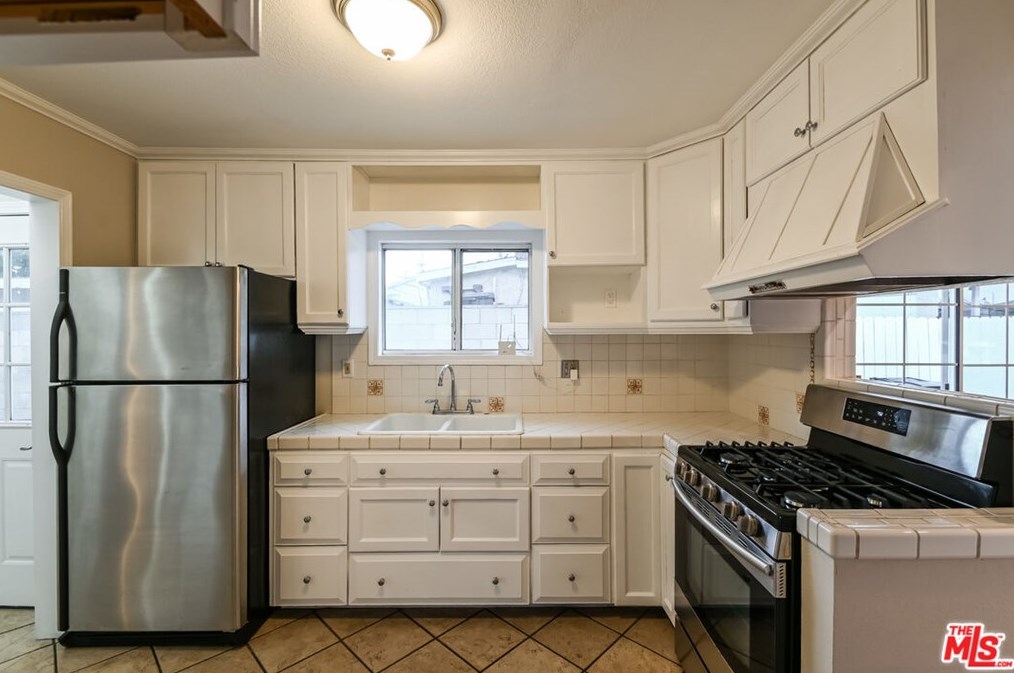 4523 167th St, Lawndale, CA 90260-3223