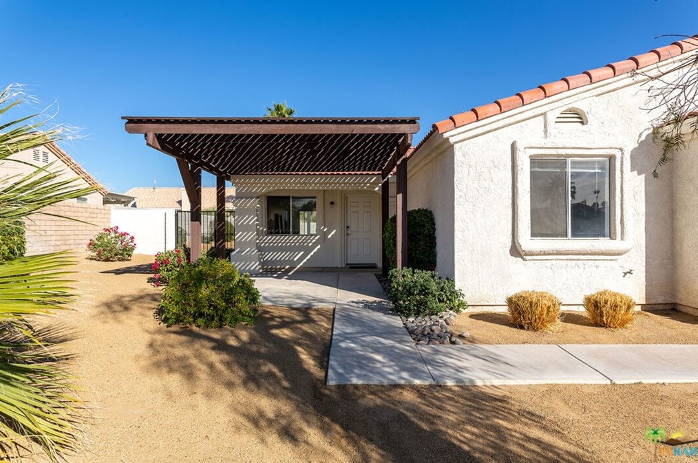 69646 Rochester Rd, Cathedral City CA  92234-2557 exterior