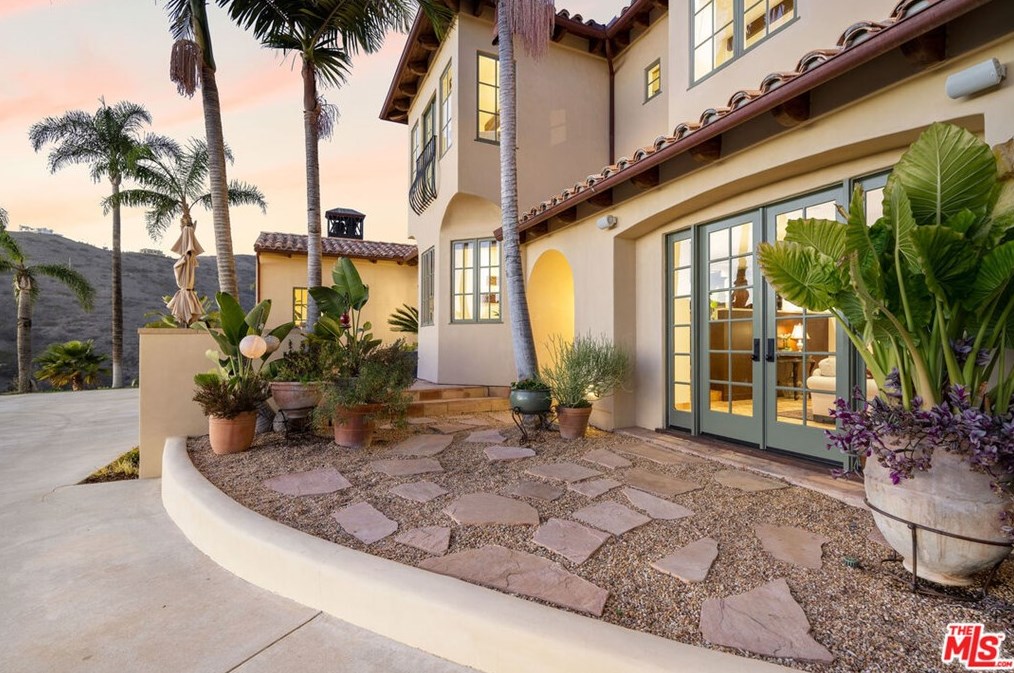 2900 Valmere Dr, Malibu, CA 90265-2970