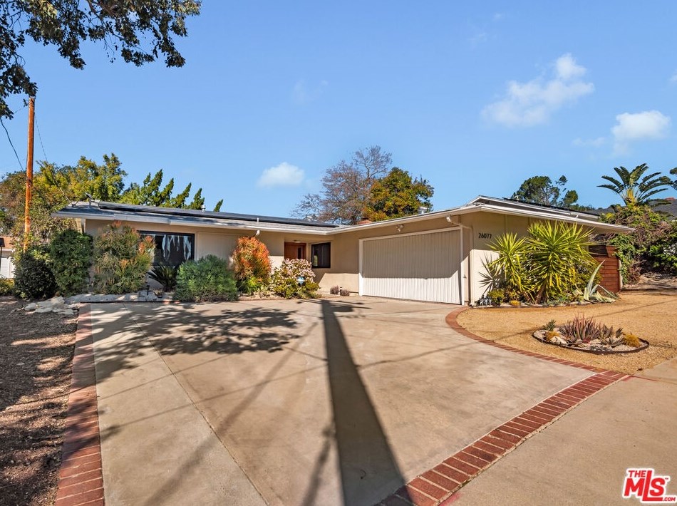 26077 Farmfield Rd, Calabasas, CA 91302