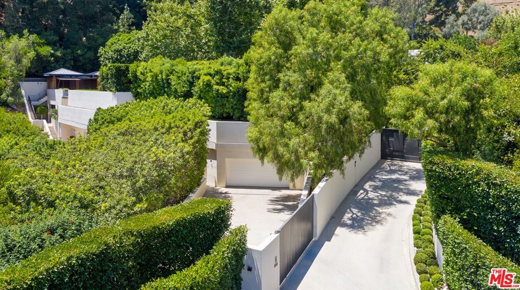 1192 Cabrillo Dr, Beverly Hills, CA 90210-2401