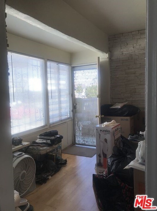 3420 71st St, Los Angeles, CA 90043-4604