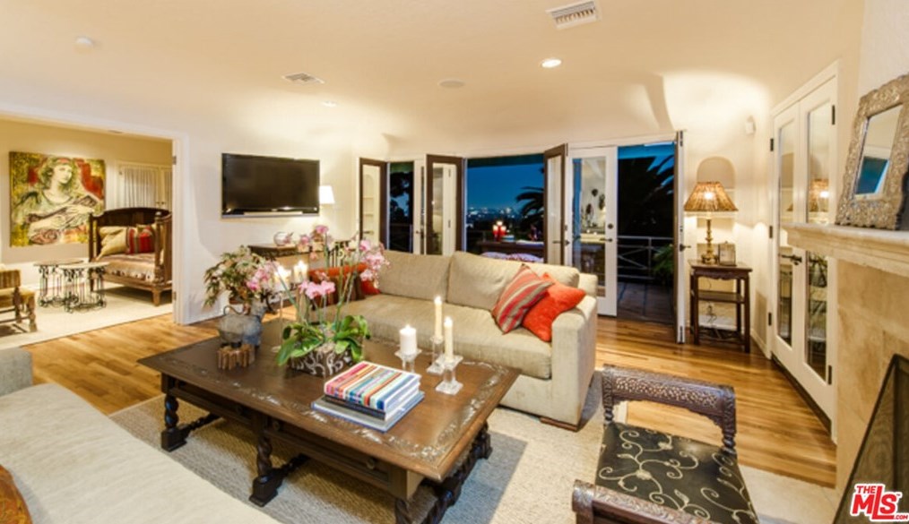 7936 Hillside Ave, Los Angeles, CA 90046-2122