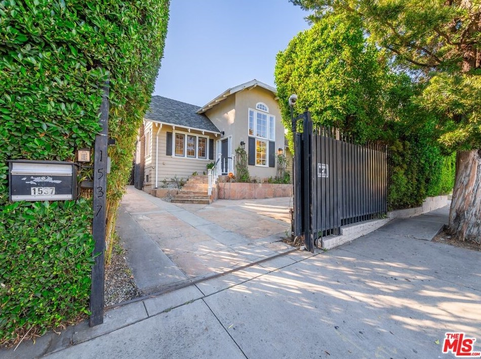 1537 Fairfax Ave, Los Angeles, CA 90019-4912