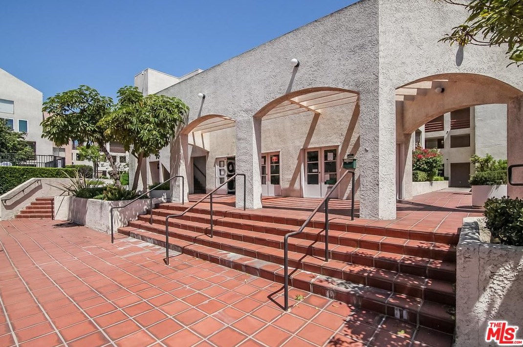 1425 12th St, Los Angeles CA  90021-2305 exterior