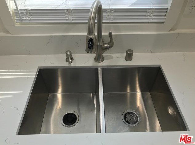 802 Dillon St, Los Angeles CA  90026-4617 exterior