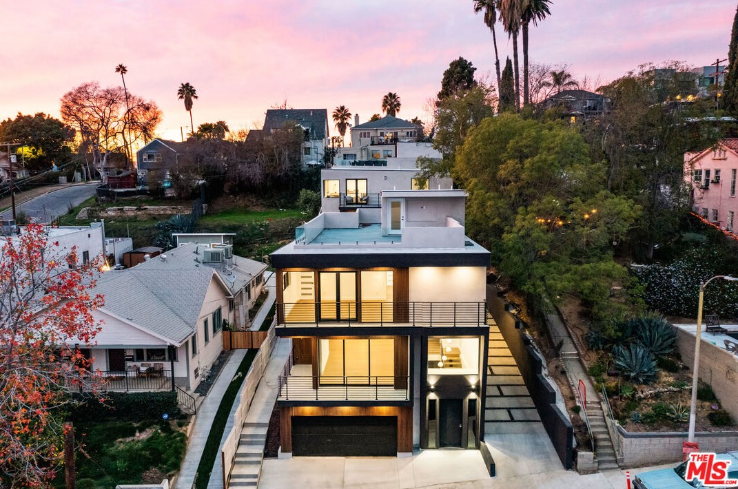 816 Robinson St, Los Angeles, CA 90026-2704