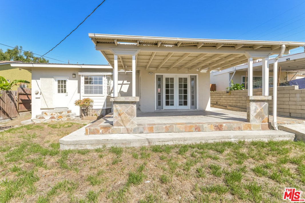 1110 127th St, Los Angeles CA  90044-1020 exterior