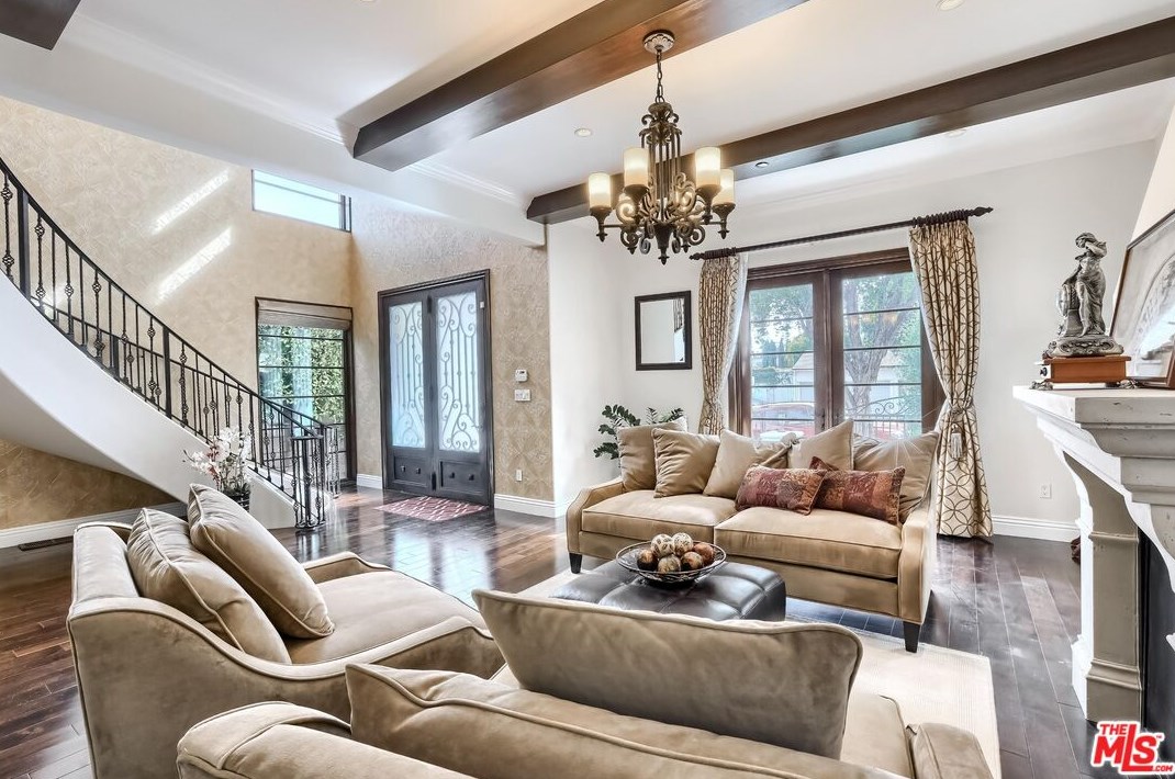8685 Clifton Way, Beverly Hills, CA 90211-2130
