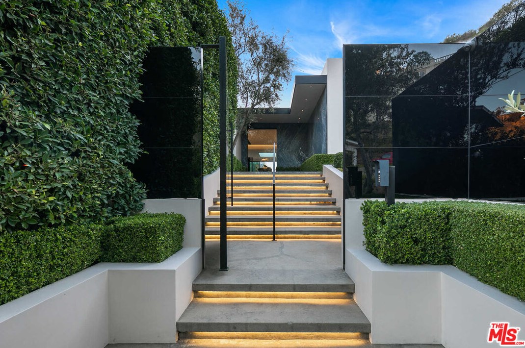 1877 Rising Glen Rd, Los Angeles, CA 90069-1246
