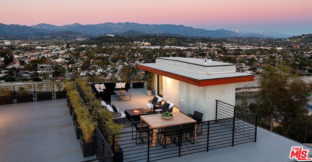 2925 Waverly Dr, Los Angeles CA  90039-2015 exterior