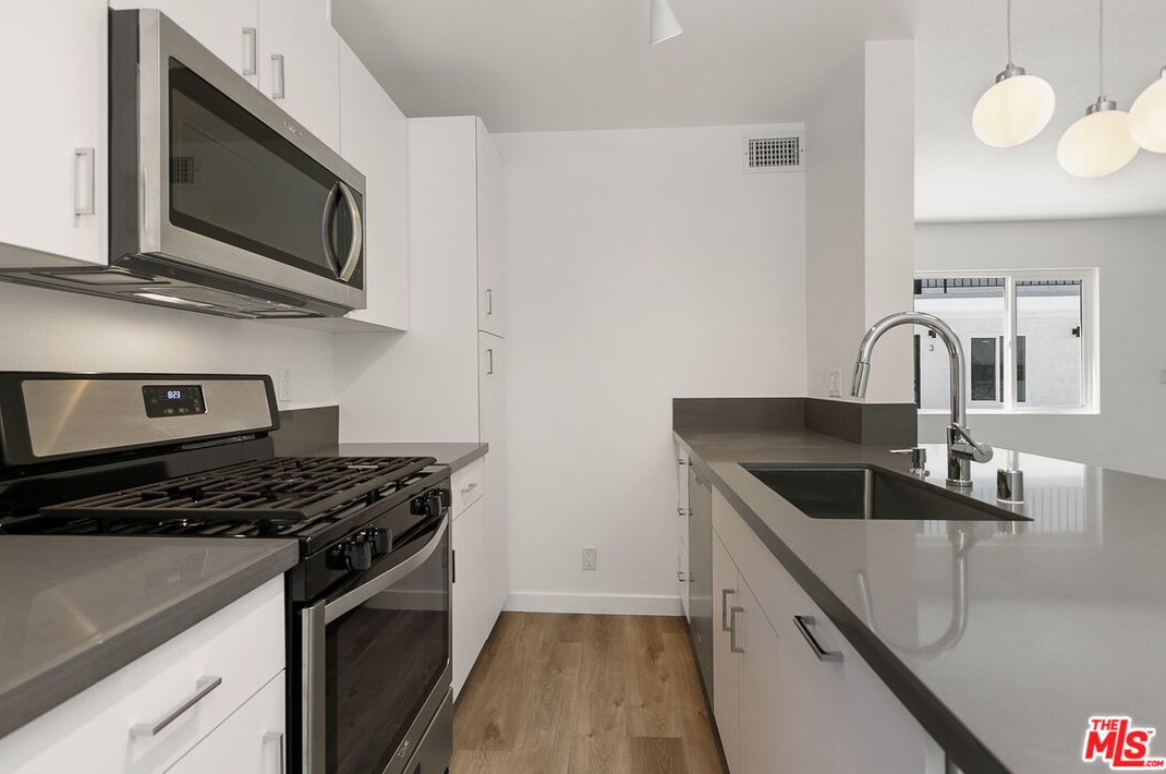 6736 Woodley Ave Apt 23, Van Nuys, CA 91406