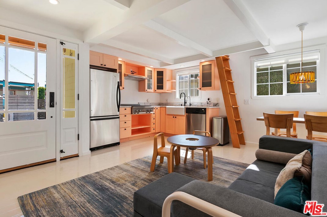 12 Paradise Cove Rd, Malibu, CA 90265