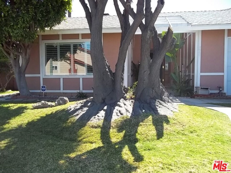 528 E Bradenhall Dr, Long Beach, CA 90746