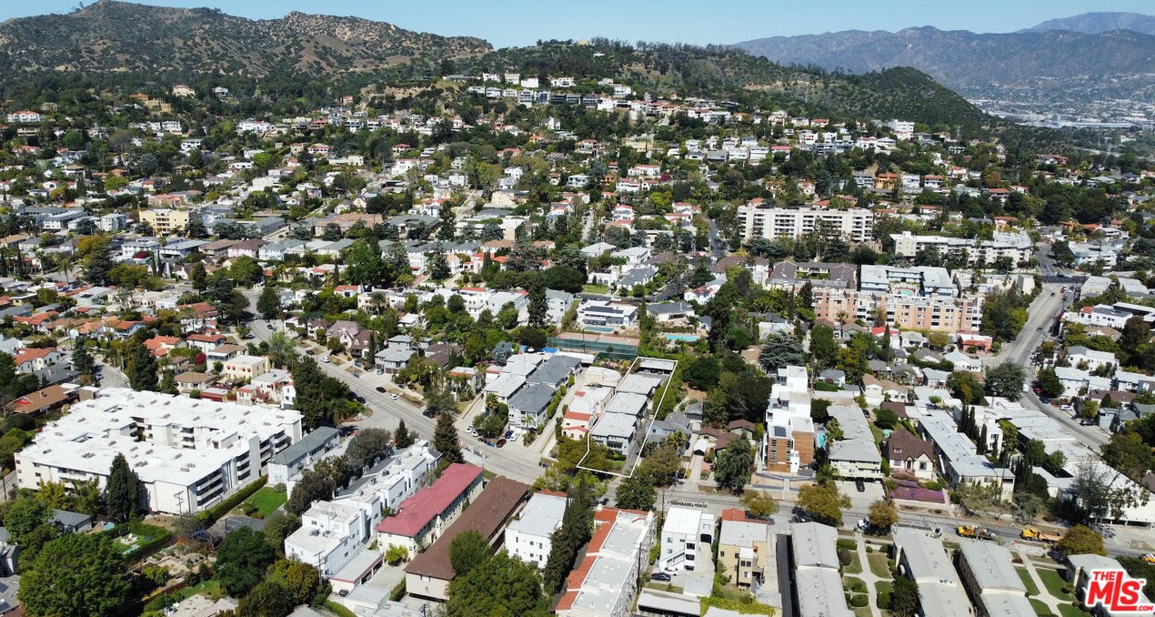 3359 Rowena Ave, Los Angeles, CA 90027-2948