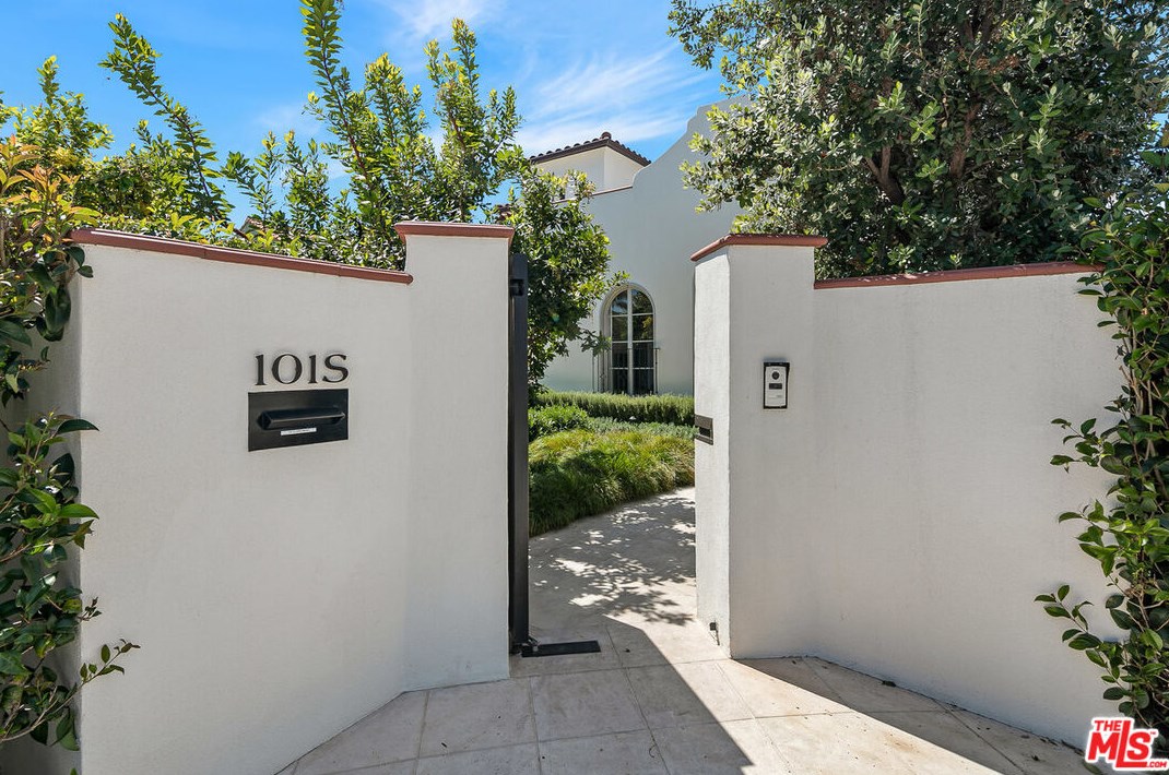 101 Larchmont Blvd, Los Angeles, CA 90004-3704