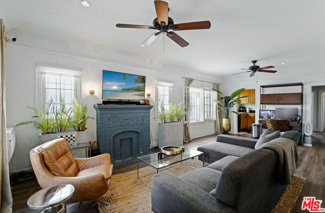 422 Spaulding Ave, Los Angeles, CA 90036-2288