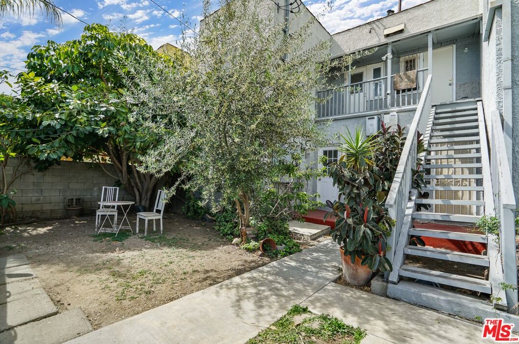 422 Spaulding Ave, Los Angeles CA  90019-2418 exterior
