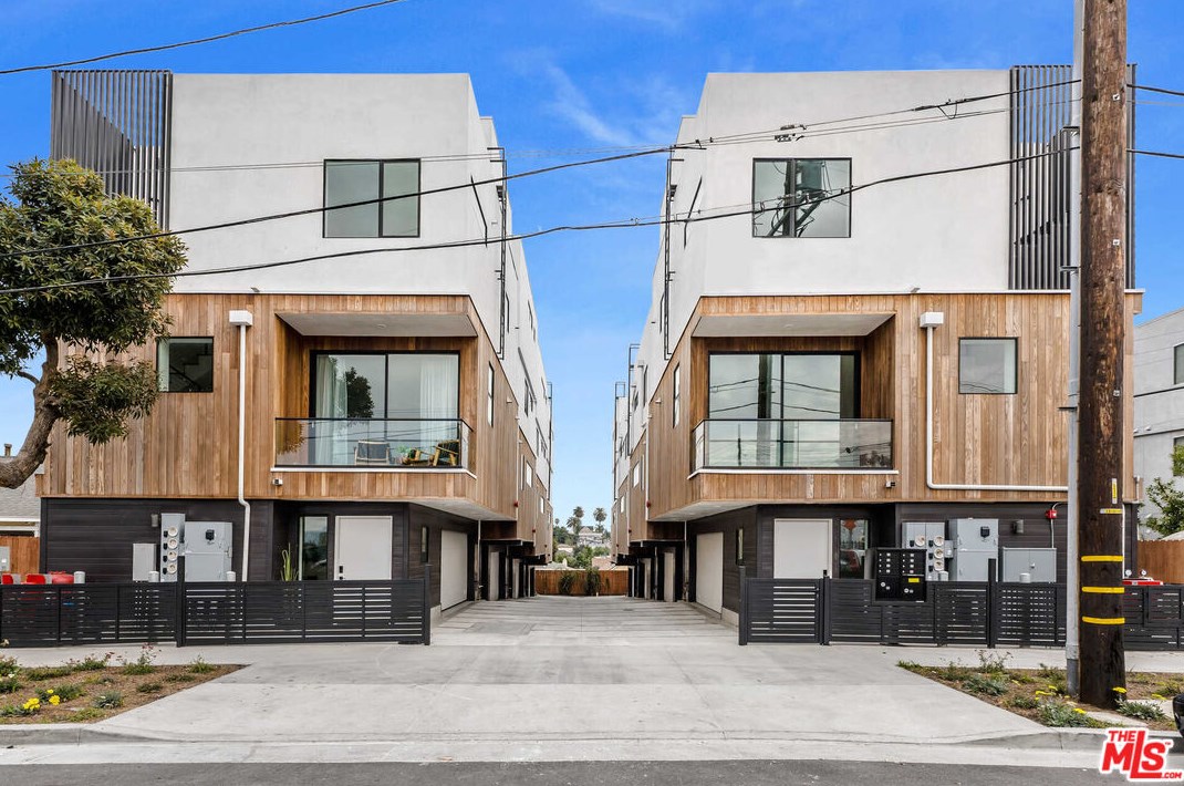 3221 Robinson St, Los Angeles, CA 90026-2705