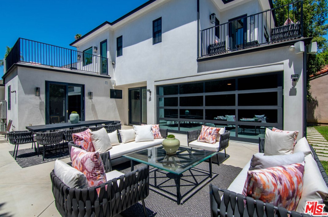 430 Highland Ave, Los Angeles CA  90036-2628 exterior
