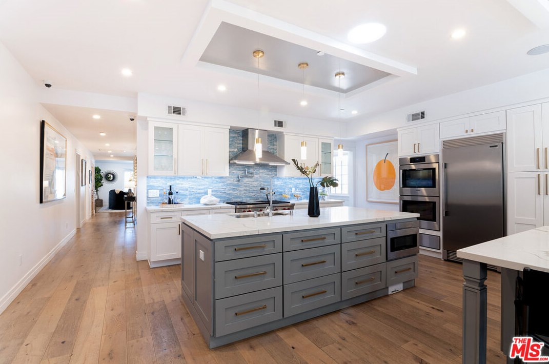 430 Highland Ave, Los Angeles CA  90036-2628 exterior