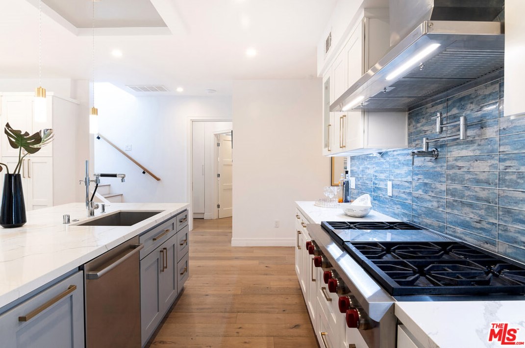 430 Highland Ave, Los Angeles CA  90036-2628 exterior