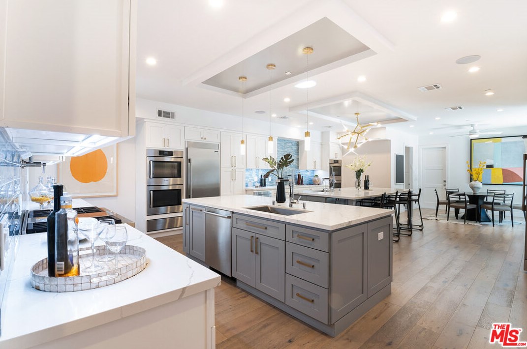 430 Highland Ave, Los Angeles CA  90036-2628 exterior
